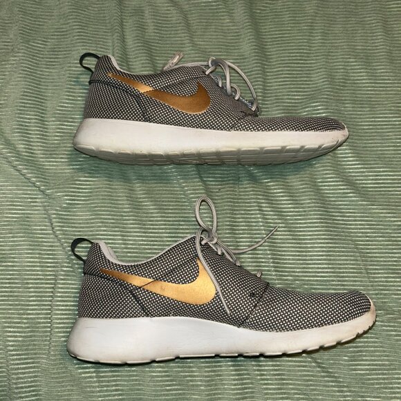 Shoes - Picture 2 of 5